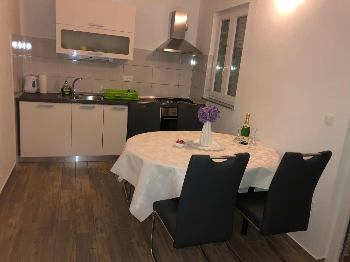 קרס Apartmani Ivana מראה חיצוני תמונה